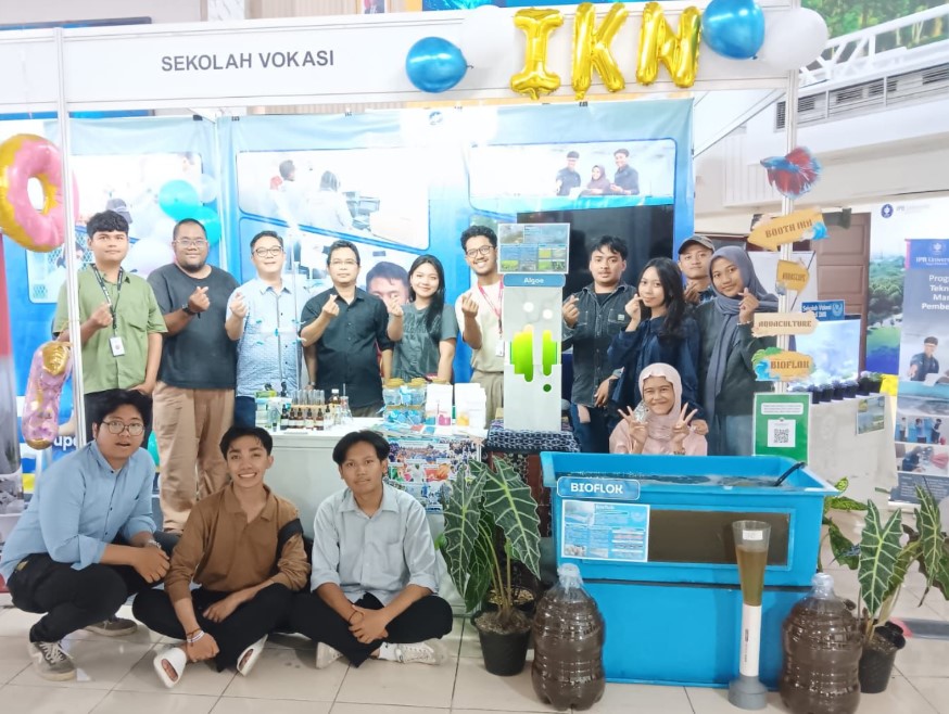 Foto Bersama Dosen, Mahasiswa, Teknisi dan rekanan Prodi IKN by Pribadi